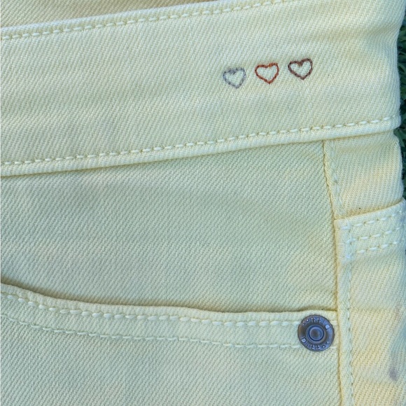 Adorable dittos yellow denim shorts with embroidered heart detail 💛 Sz 26 - Picture 2 of 7